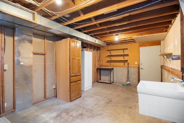 6106 W Kittitas Ct, Spokane, WA 99208 - unfinished basement featuring a sink