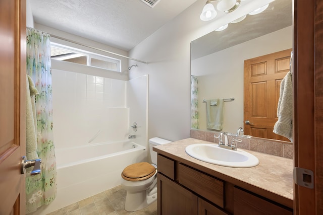 1811 S Canyon Woods Ln, Spokane, WA 99224 - full bath with shower / tub combo, toilet, and vanity