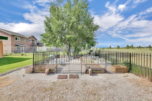 1002 N Oasis Ave, Deer Park, WA 99006 - view of home's community with a gate