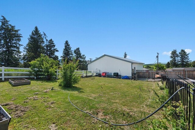 611 E Mill St, Latah, WA 99018 - view of yard featuring a garden