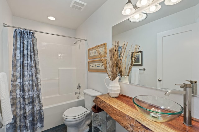 526 W Willapa Ct, Spokane, WA 99224 - bathroom with a sink, shower / bath combo, and toilet
