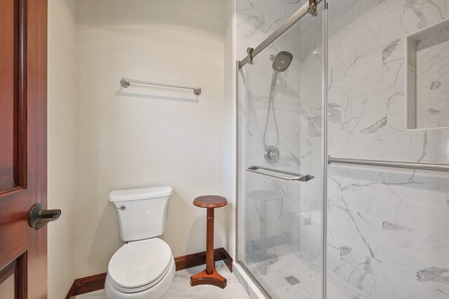 1002 N High Desert Dr, Deer Park, WA 99006 - full bathroom featuring toilet, a marble finish shower, and baseboards
