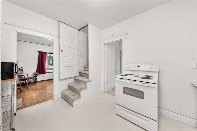 2304 E Dalke Ave, Spokane, WA 99207 - kitchen with electric range