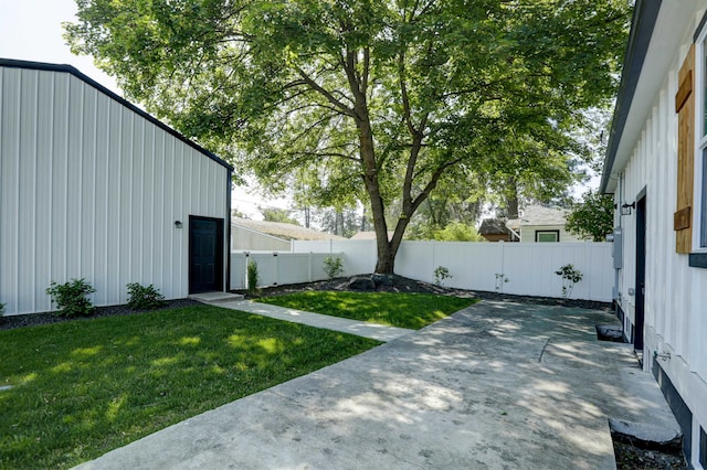 5320 N Ash St, Spokane, WA 99205 - view of yard featuring a patio