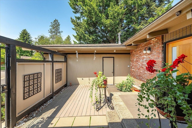 2111 E 34th Ave, Spokane, WA 99203 - view of wooden terrace