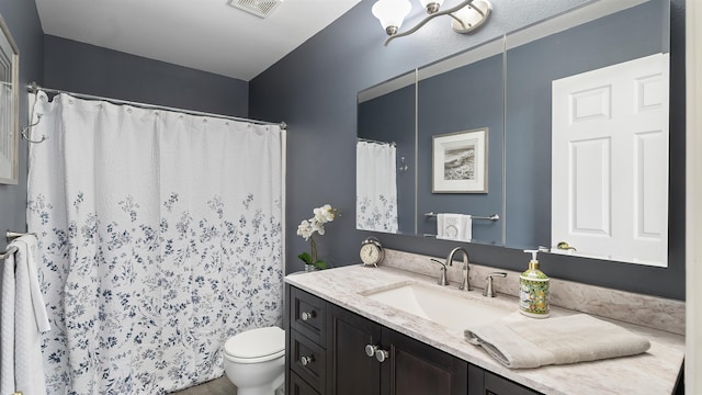 36918 N Valley Rd, Chattaroy, WA 99003 - full bath featuring toilet, vanity, and a shower with shower curtain