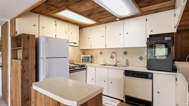 36918 N Valley Rd, Chattaroy, WA 99003 - kitchen with white appliances, a sink, range hood, decorative backsplash, and light countertops