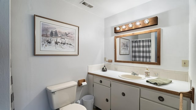 36918 N Valley Rd, Chattaroy, WA 99003 - full bathroom with toilet, vanity, and decorative backsplash