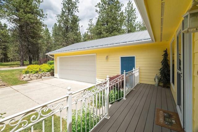36918 N Valley Rd, Chattaroy, WA 99003 - deck featuring driveway