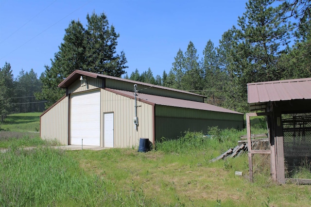 42604 Hatch Rd, Deer Park, WA 99006 - view of outdoor structure with driveway