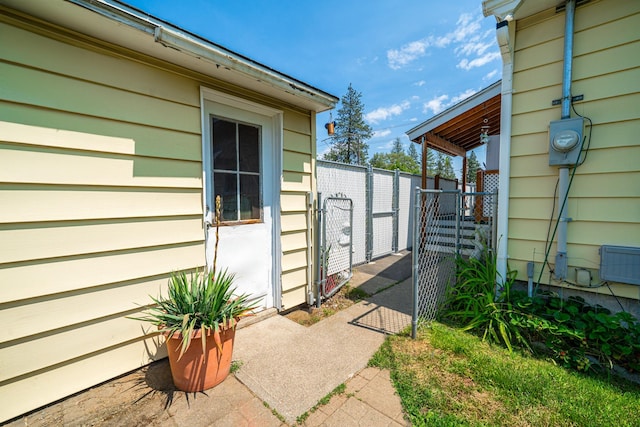 512 S Thierman Rd, Spokane Valley, WA 99212 - entrance to property with a gate
