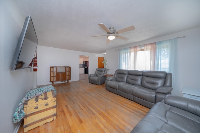 512 S Thierman Rd, Spokane Valley, WA 99212 - living area featuring a ceiling fan and wood finished floors