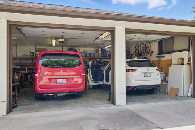 2203 W Strong Rd, Spokane, WA 99208 - view of garage