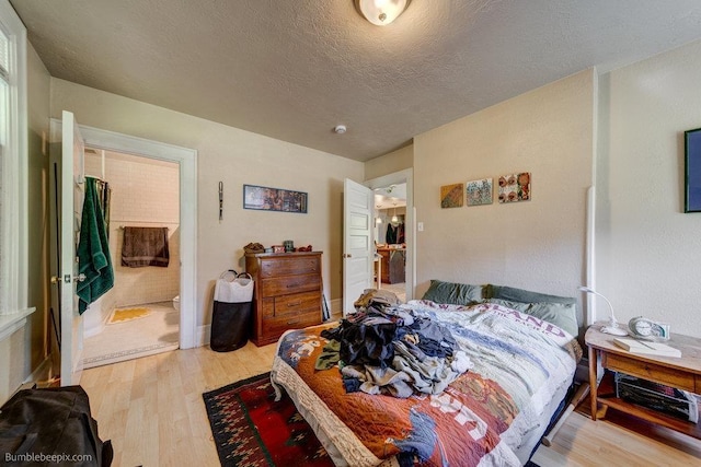 1611 W 9th Ave, Spokane, WA 99223 - bedroom with wood finished floors and a textured ceiling