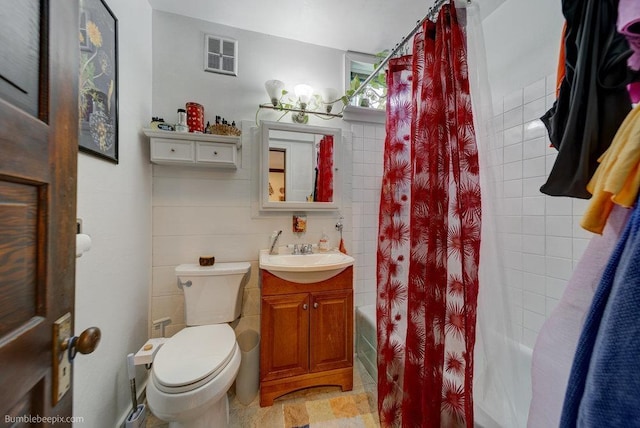 1621 W 9th Ave, Spokane, WA 99223 - full bath featuring shower / bath combo with shower curtain, toilet, and vanity