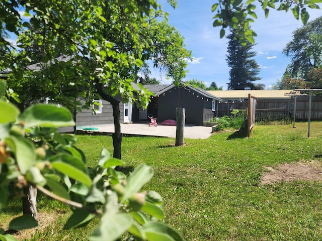 424 W Larch St, Newport, WA 99156 - view of yard with a patio area
