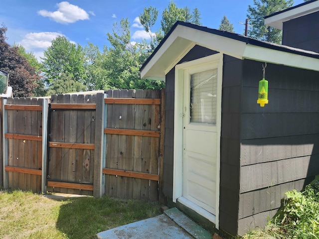 424 W Larch St, Newport, WA 99156 - view of outbuilding featuring a gate