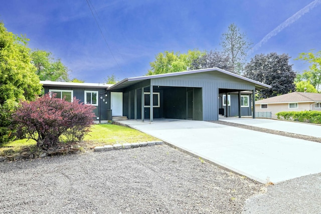 624 N Herald Rd Unit 2, Spokane Valley, WA 99206 - view of front of property with driveway, a carport, and a front yard