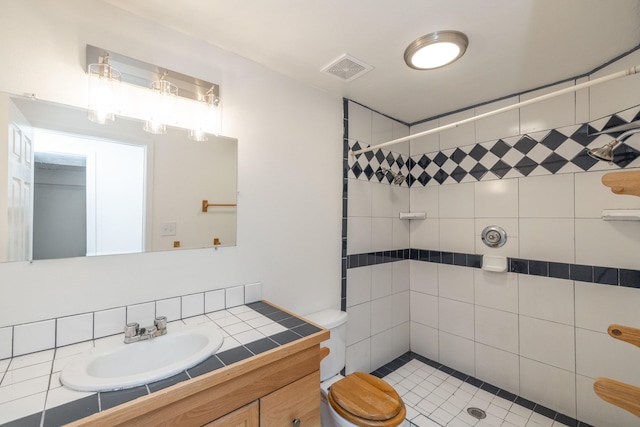 624 N Herald Rd Unit 2, Spokane Valley, WA 99206 - full bath with tiled shower, vanity, toilet, and tile patterned flooring