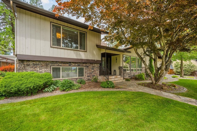 10101 N Pines Rd, Hayden, ID 83835 - tri-level home featuring stone siding and a front yard