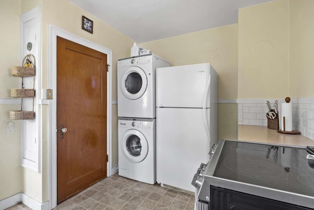 967 E 13th Ave, Spokane, WA 99202 - laundry room with stacked washer / dryer