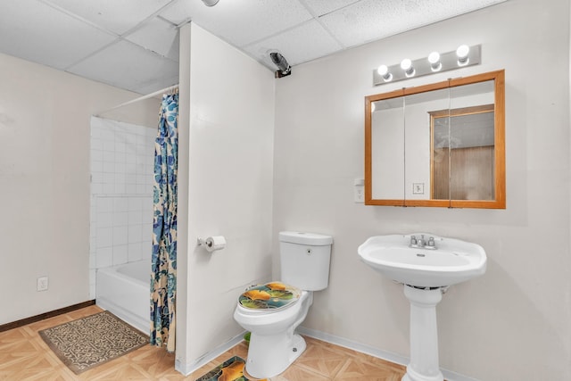 3228 E 29th Ave, Spokane, WA 99223 - bathroom with toilet, a drop ceiling, baseboards, and shower / bath combo