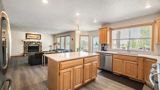 6314 W Skagit Ave, Spokane, WA 99208 - kitchen featuring stainless steel appliances, a sink, light wood-type flooring, a center island, and open floor plan
