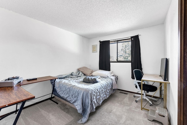 4405 E 46th Ave, Spokane, WA 99223 - carpeted bedroom featuring an office area and a textured ceiling