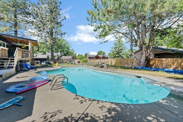 4405 E 46th Ave, Spokane, WA 99223 - view of pool with a patio area