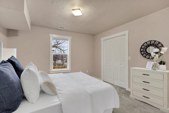 524 N Long Rd, Spokane Valley, WA 99016 - bedroom featuring light colored carpet, a textured ceiling, a closet, and baseboards