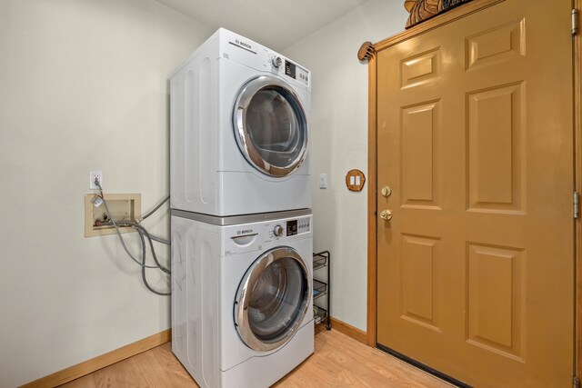 2378 Eagle River Way, Kettle Falls, WA 99141 - laundry room featuring stacked washer / dryer, baseboards, and light wood finished floors