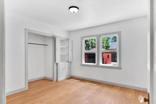 411 W 26th Ave, Spokane, WA 99203 - unfurnished bedroom with light wood-style flooring, a closet, and baseboards
