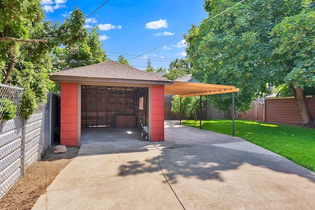 411 W 26th Ave, Spokane, WA 99203 - detached garage with concrete driveway