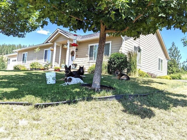 633C Garvey Rd, Colville, WA 99114 - ranch-style house with a front yard