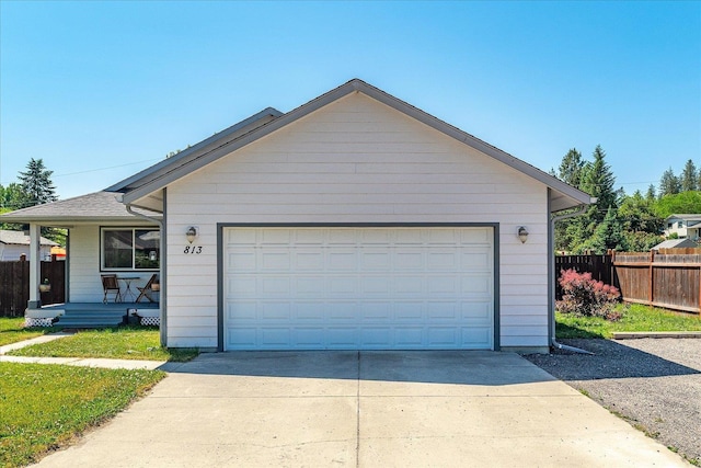 813 Tamarack Ln, Chewelah, WA 99109 - garage with a porch