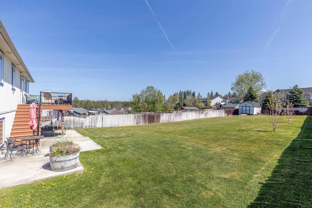 15204 N Chesapeake Rd, Mead, WA 99021 - fenced backyard featuring a storage shed and a patio area