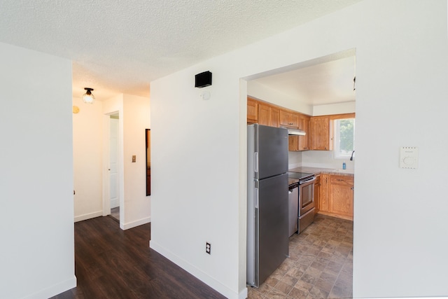 4806 N Drury Rd, Otis Orchards, WA 99027 - kitchen featuring stainless steel appliances, under cabinet range hood, and light countertops