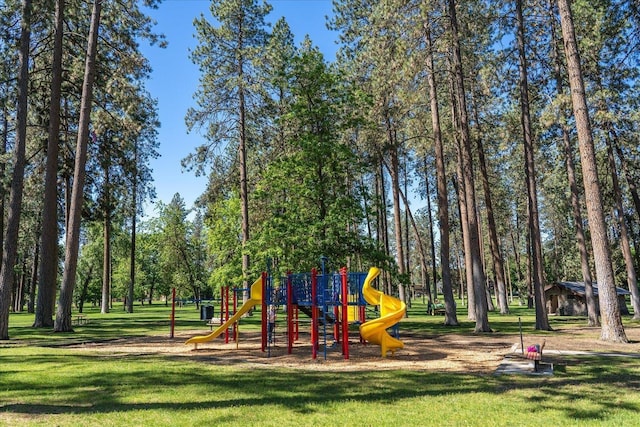 3328 W Kiernan Ave, Spokane, WA 99205 - community playground with a yard