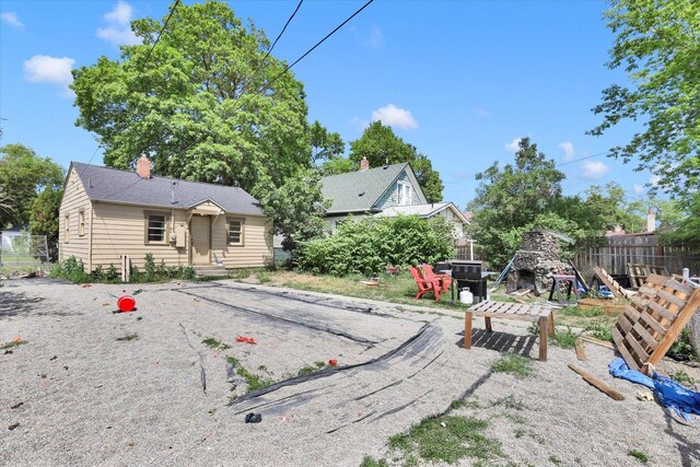 314 E Everett Ave, Spokane, WA 99207 - rear view of property with a chimney