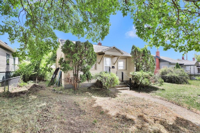 314 E Everett Ave, Spokane, WA 99207 - view of front facade with a chimney