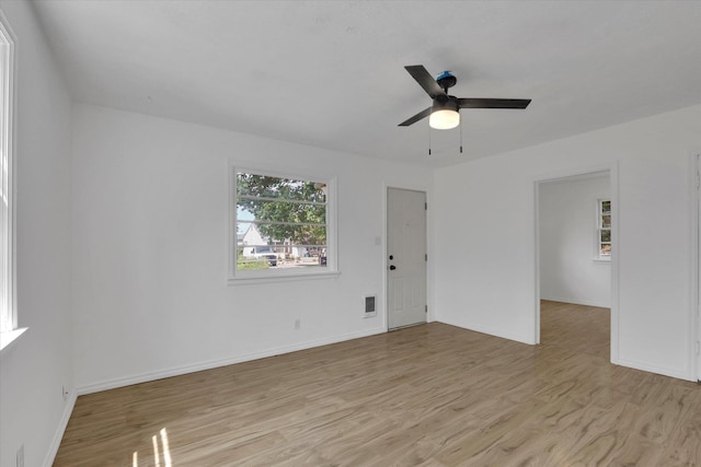 314 E Everett Ave, Spokane, WA 99207 - unfurnished room featuring light wood-style flooring and a ceiling fan