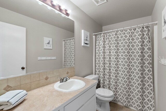 9805 N Jesse Ct, Spokane, WA 99208 - bathroom featuring vanity, tasteful backsplash, tile patterned flooring, and a shower with curtain