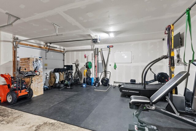 9805 N Jesse Ct, Spokane, WA 99208 - workout room featuring a garage