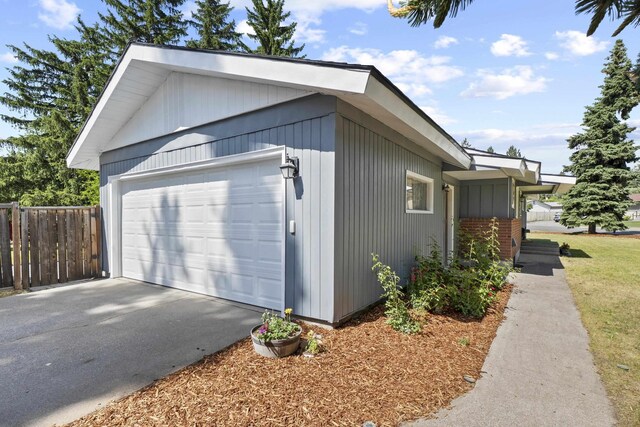 2620 S Pines Rd, Spokane Valley, WA 99206 - view of side of property featuring a detached garage