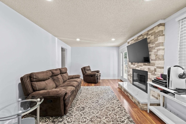 2620 S Pines Rd, Spokane Valley, WA 99206 - living area featuring a textured ceiling, light wood-style flooring, a fireplace, and recessed lighting