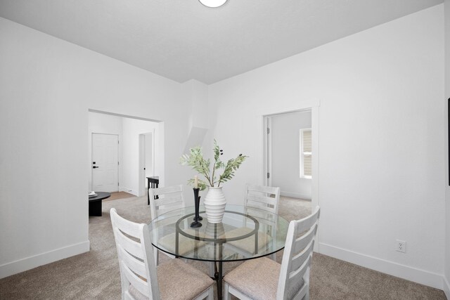 1509 N Maple St, Spokane, WA 99201 - dining room with light carpet