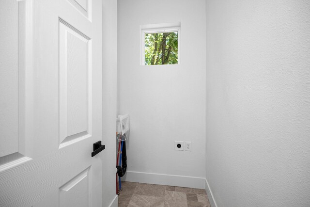 1507 N Maple St, Spokane, WA 99201 - laundry room with electric dryer hookup and baseboards
