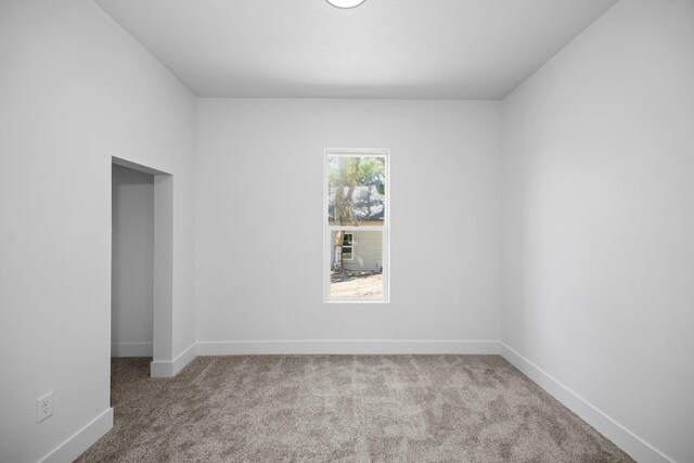 1604 W Maxwell Ave, Spokane, WA 99201 - carpeted empty room with baseboards