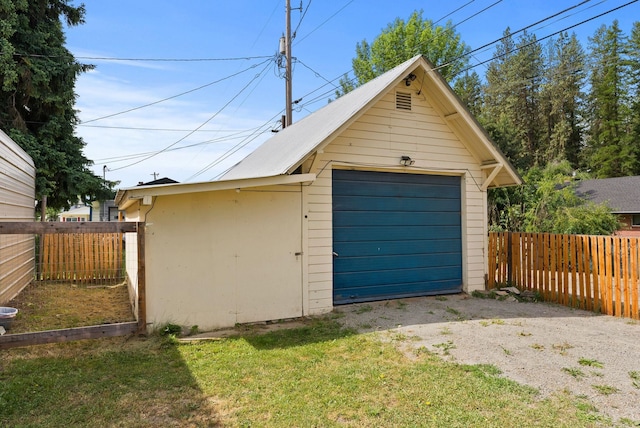 561 E Forest Ave, Colville, WA 99114 - detached garage with driveway
