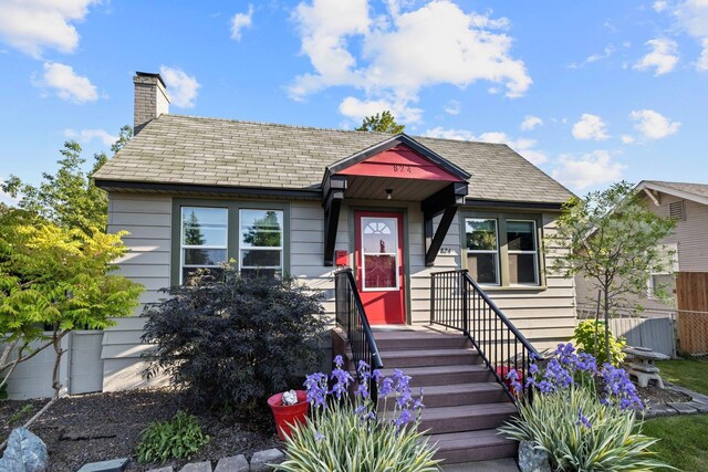 824 E E 38th Ave, Spokane, WA 99203 - view of front facade featuring a chimney